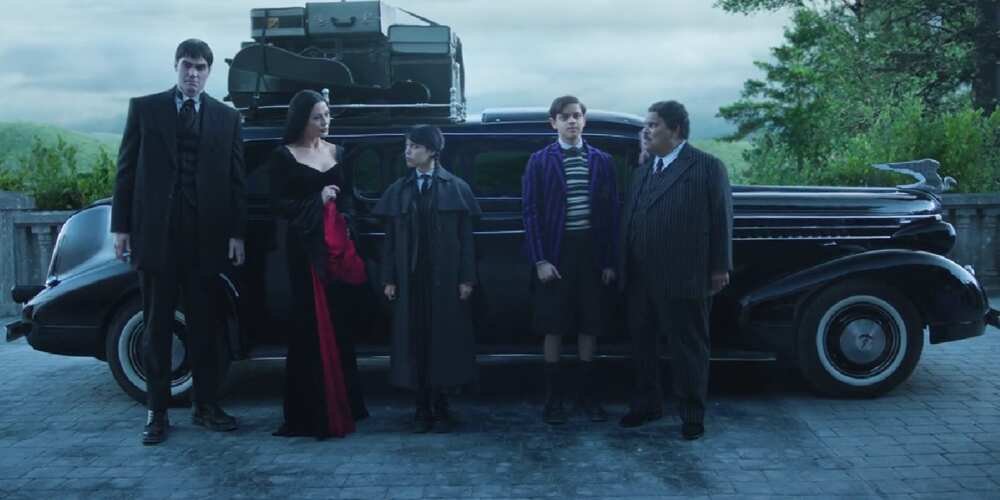 Mercoledì 2x01 recensione
