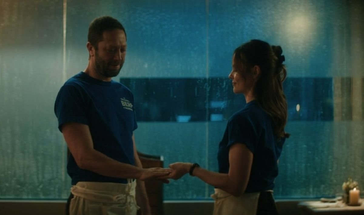 The Bear 5x05 recensione: Carmy, Sydney e la brigata si preparano al servizio decisivo in Raspberries M
