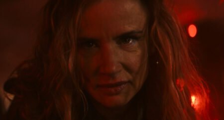 Juliette Lewis interpreta Crystal in una scena dell'episodio The Scar di Cape Fear