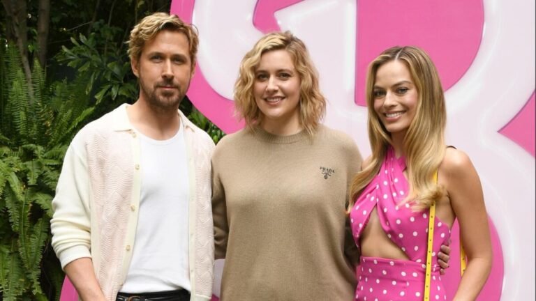 Margot Robbie, Ryan Gosling e Greta Gerwig sul set di Barbie, mentre il sequel resta in stallo