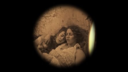 Le due protagoniste in una scena di Snapshot