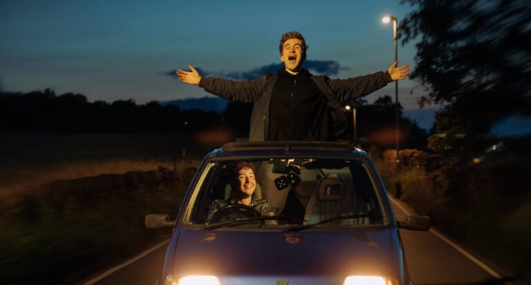 Samuel Bottomley e Callum Scott Howells in una scena del film