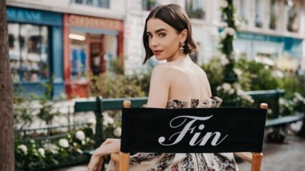 Lily Collins nei panni di Emily Cooper dietro le quinte della sesta e ultima stagione di Emily in Paris