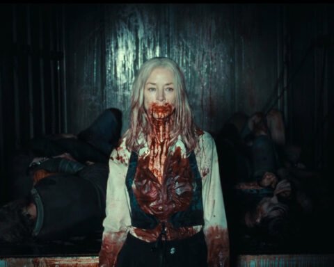 City Of Blood 1x01 recensione: una scena di I Missed You Too con una donna coperta di sangue