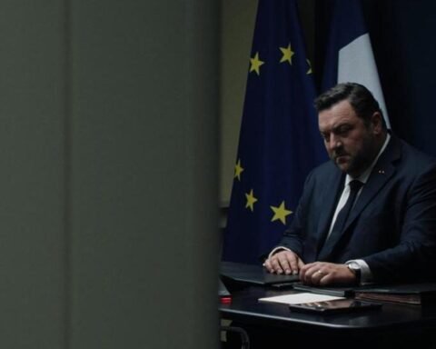 Denis Ménochet nei panni del presidente francese Paul Archambault in Jupiter di Alexandre Smia a Venezia 83