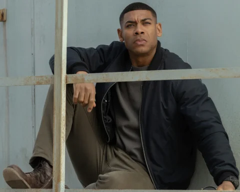 Lanterns 1x04 recensione: una scena di The Weenie con un protagonista seduto all’esterno