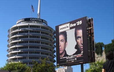 Liam e Noel Gallagher in Oasis: Don't Look Back In Anger, documentario sulla reunion degli Oasis
