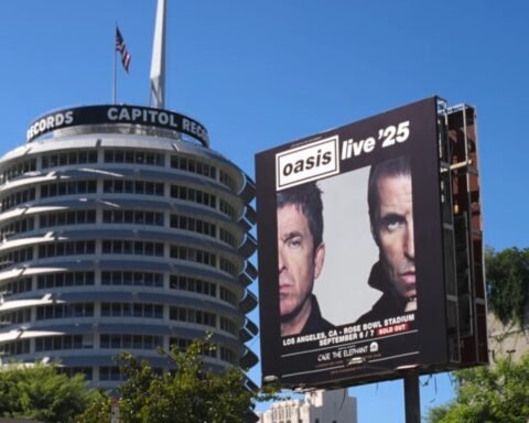 Liam e Noel Gallagher in Oasis: Don't Look Back In Anger, documentario sulla reunion degli Oasis