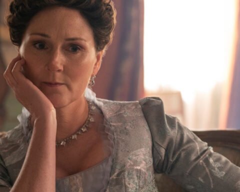 Ruth Gemmell nei panni di Lady Violet Bridgerton nella serie Netflix Bridgerton
