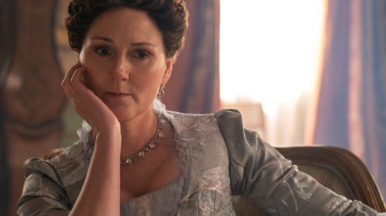 Ruth Gemmell nei panni di Lady Violet Bridgerton nella serie Netflix Bridgerton