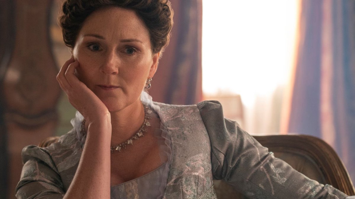 Ruth Gemmell nei panni di Lady Violet Bridgerton nella serie Netflix Bridgerton