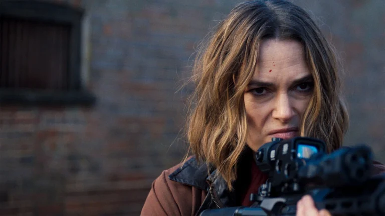 Keira Knightley nei panni di Helen Webb nella serie Black Doves