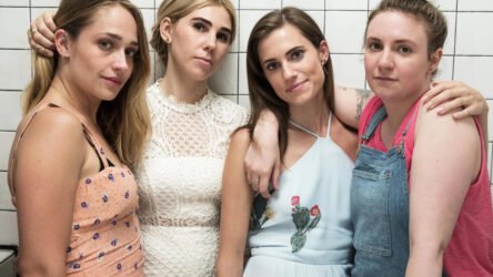 Lena Dunham, Allison Williams, Jemima Kirke e Zosia Mamet, protagoniste di Girls, che tornerà su HBO con cinque nuovi episodi