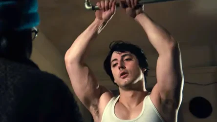 L'attore che interpreta il giovane Sylvester Stallone nel film I Play Rocky