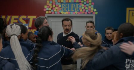 Ted Lasso 4x10 recensione: Ted Lasso e le ragazze del Richmond nel finale della quarta stagione